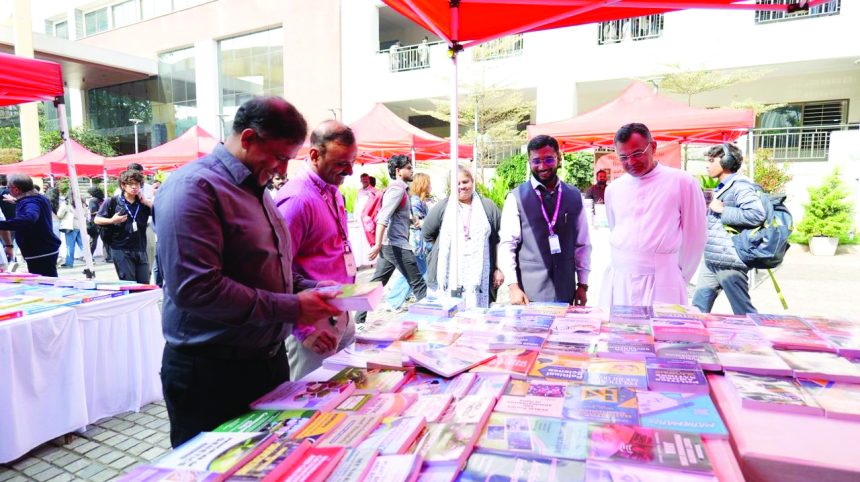 ಸೆಂಟ್ ಜೋಸೆಫ್ ವಿಶ್ವ ವಿದ್ಯಾಲಯದಿಂದ ಪುಸ್ತಕ ಪ್ರದರ್ಶನ