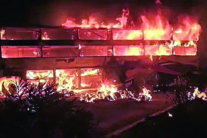 ಆಂಧ್ರದಲ್ಲಿ ಮತ್ತೊಂದು ಬೆಂಕಿ ಅವಘಡ | ಹೊತ್ತಿ ಉರಿದ ಬಸ್, ಕಂಟೈನರ್ ಲಾರಿ ಮೂವರು ಸಜೀವ ದಹನ