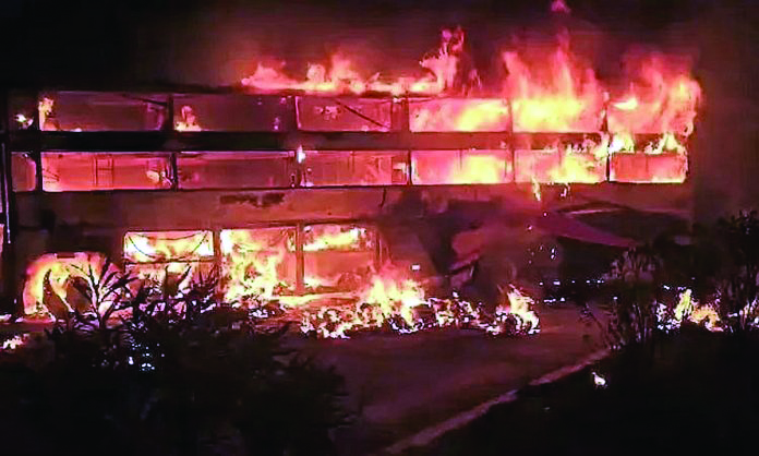 ಆಂಧ್ರದಲ್ಲಿ ಮತ್ತೊಂದು ಬೆಂಕಿ ಅವಘಡ | ಹೊತ್ತಿ ಉರಿದ ಬಸ್, ಕಂಟೈನರ್ ಲಾರಿ ಮೂವರು ಸಜೀವ ದಹನ