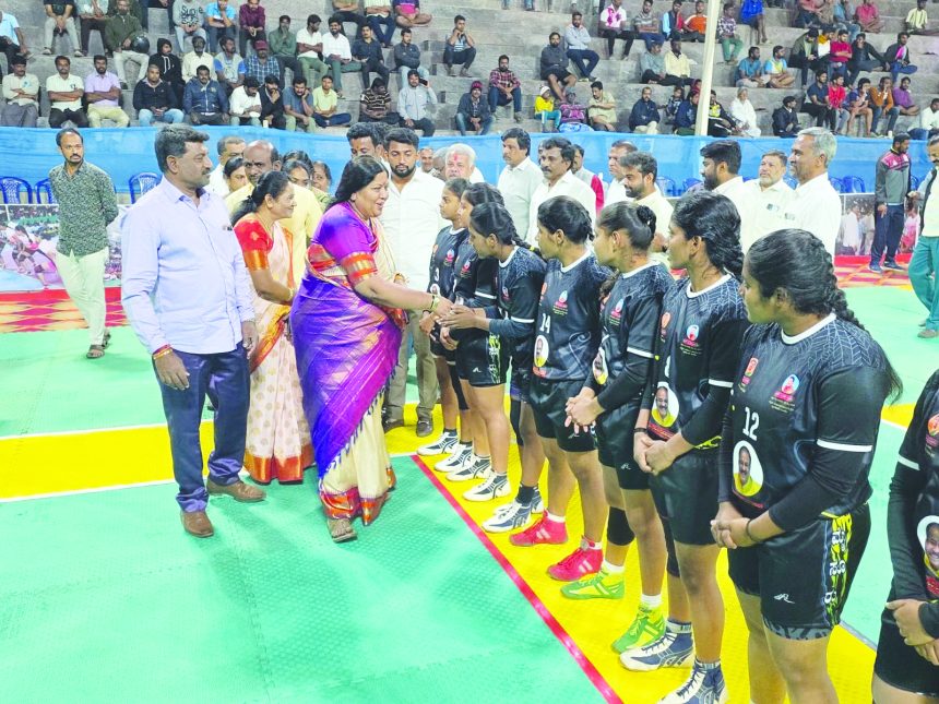 ರಾಜ್ಯಮಟ್ಟದ ಹೊನಲು ಬೆಳಕಿನ ಪುರುಷ, ಮಹಿಳಾ ಕಬಡ್ಡಿ ಪಂದ್ಯಾವಳಿಗೆ ಚಾಲನೆ