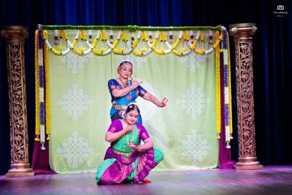 ಕನ್ನಡದ ಖ್ಯಾತ ಹಿರಿತೆರೆ ಮತ್ತು ಕಿರುತೆರೆ ಕಲಾವಿದೆ ರಶ್ಮಿ ಹರಿಪ್ರಸಾದ್  ಶೂಸ್ಟನ್ ನಗರದ ಶ್ರೀ ಕೃಷ್ಣ ಬೃಂದಾವನ ದೇವಸ್ಥಾನದಲ್ಲಿ  ಭಾರತೀಯ ಸಂಸ್ಕöÈತಿ ಸಾರುವ ನೃತ್ಯ ಪ್ರದರ್ಶನ ಪ್ರಸ್ತುತಪಡಿಸಿದರು. ಆರಂಭದಲ್ಲಿ ಏಕವ್ಯಕ್ತಿ ಪ್ರದರ್ಶನ ನೀಡಿದ ಬಳಿಕ  ತಮ್ಮ ಗುರು ರಾಧಾ ಶ್ರೀಧರ್ ಅವರ ಪುತ್ರಿ ಇಂದಿರಾ ಪಾರ್ಥಸಾರಥಿ ಅವರೊಡನೆ  ರಾಮ ಶಾಮ ಪ್ರಸ್ತುತಪಡಿಸಿದರು.  ಕನ್ನಡದ ಖ್ಯಾತ ಕಲಾವಿದೆಗೆ ಅಲ್ಲಿನ  ನಾಗರೀಕರಿಂದ ಕಲಾ ರಸಿಕರಿಂದ ಸನ್ಮಾನ ದೇವಸ್ಥಾನದ ಸ್ಮರಣ ಸಂಚಿಕೆ ಬಿಡುಗಡೆ ಮಾಡುವ  ಗೌರವ ಸಿಕ್ಕಿದ್ದು  ಅವಿಸ್ಮರಣೀಯ ಕ್ಷಣ ಎಂದು ರಶ್ಮಿ ಹರಿಪ್ರಸಾದ್ ಹೇಳಿದ್ದಾರೆ