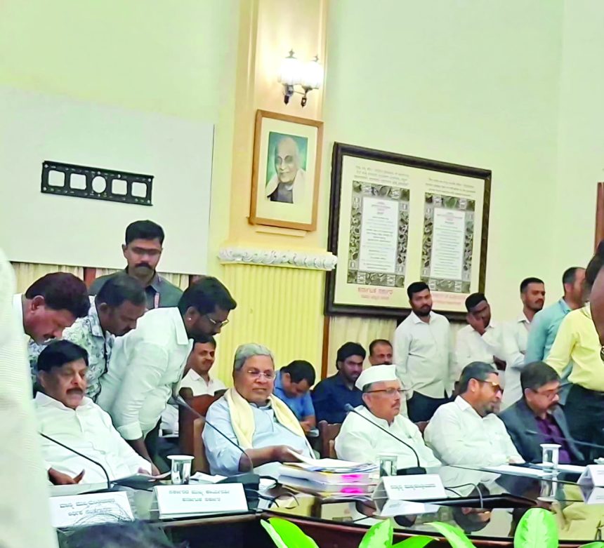 ಕರ್ನಾಟಕ ರಾಜ್ಯ ಸರ್ಕಾರದ ಮುಖ್ಯಮಂತ್ರಿ ಸಿದ್ದರಾಮಯ್ಯ ರವರು  ದಲಿತ ಸಂಘಟನೆಗಳ ಮುಖಂಡರುಗಳ ಜೊತೆಗೆ ೨೦೨೬-೨೭ನೇ ಸಾಲಿನ ಬಜೆಟ್ ಗೆ ಸಂಬAಧಿಸಿದAತೆ ವಿಧಾನಸೌಧದ ಸಮ್ಮೇಳನ ಸಭಾಂಗಣದಲ್ಲಿ ಸಭೆ ನಡೆಸಿದರು. ಈ ವೇಳೆ ಆದಿ ಜಾಂಬವ ಬ್ರಿಗೇಡ್ ನ ಅಧ್ಯಕ್ಷರಾದ ಪ್ರತಾಪ್ ಕೆ ರವರು ಬಜೆಟ್‌ಗೆ ಸಂಬAಧಪಟ್ಟAತೆ ಸರ್ಕಾರದ SಅSP ಯೋಜನೆಯಲ್ಲಿ ಈಗಾಗಲೇ ಸರ್ಕಾರ ಆದೇಶ ಮಾಡಿರುವ ಶೇಕಡ ೧೭%  ಒಳ ಮೀಸಲಾತಿ ಅನುಸಾರ (೬+೬+೫) ಪ್ರಕಾರ  ವರ್ಗೀಕರಣ ಮಾಡಿ ಪರಿಶಿಷ್ಟ ಜಾತಿ ಎಲ್ಲಾ ಜನಾಂಗಕ್ಕೆ ನ್ಯಾಯ ಒದಗಿಸಿ ಕೊಡಬೇಕೆಂದು ಮನವಿ ಮಾಡಲಾಯಿತು. ಸಮಾಜ ಕಲ್ಯಾಣ ಸಚಿವರಾದ ಹೆಚ್.ಸಿ.ಮಹದೇವಪ್ಪ, ಹಾಗೂ ಸಮಾಜದ ಮುಖಂಡರು, ಸರ್ಕಾರದ ಹಲವು ಇಲಾಖೆಗಳ ಹಿರಿಯ ಅಧಿಕಾರಿಗಳು ಸಭೆಯಲ್ಲಿ ಉಪಸ್ಥಿತರಿದ್ದರು.