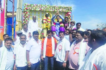 ಸರ್ವಜ್ಞ ಪುತ್ಥಳಿಯ ಲೋಕಾರ್ಪಣೆ ಐತಿಹಾಸಿಕ ಮೈಲುಗಲ್ಲಿಗೆ ಸಾಕ್ಷಿ