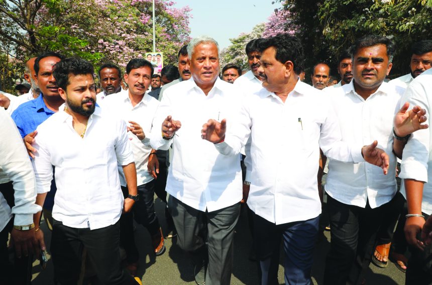 ವಿಜಯನಗರದ ಪಾದರಾಯಣಪುರ ನೂತನ ರೈಲ್ವೆ ಮೇಲ್ಸೆತುವೆ ನಿರ್ಮಾಣ: ಸಚಿವ ವಿ. ಸೋಮಣ್ಣ ಕಾರ್ಯಕ್ಕೆ ಹೆಚ್. ರವೀಂದ್ರ ಪ್ರಶಂಸೆ