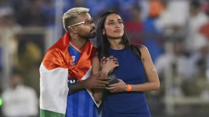 ತ್ರಿವರ್ಣ ಧ್ವಜ ಸುತ್ತಿಕೊಂಡು ಅಶ್ಲೀಲ ವರ್ತನೆ: ಪಾಂಡ್ಯ ವಿರುದ್ದ ದೂರು ದಾಖಲು