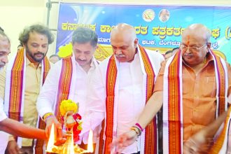 ಪತ್ರಕರ್ತರು ರಾಜಕಾರಣಿಗಳನ್ನು ಎಚ್ಚರಿಸಿದಾಗ ಅಭಿವೃದ್ಧಿ ಸಾಧ್ಯ: ಶಾಸಕ ಹೆಚ್.ಸಿ.ಬಾಲಕೃಷ್ಣ