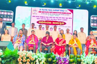 ಡಿಎಂಆರ್ ಫೌಂಡೇಶನ್‌ನ ಯುಗಾದಿ ಸಂಭ್ರಮಕ್ಕೆ ಸಾಕ್ಷಿಯಾದ ಬೃಹತ್ ಜನಸ್ತೋಮ