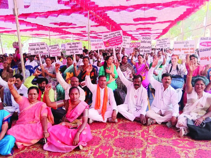 ಎಸ್‌ಸಿಗೆ ಸೇರಿಸುವಂತೆ ಒತ್ತಾಯಿಸಿ ಪ್ರತಿಭಟನೆ