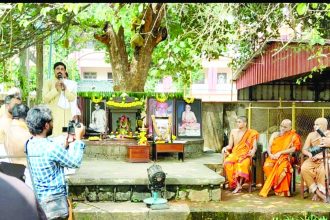 ಕಾರ್ತಿಕ್ ಸರಗೂರು ನಿರ್ದೇಶನದ  ಬನ್ನಂಜೆ ಗೋವಿಂದಾಚಾರ್ಯ ಪ್ರತಿಷ್ಠಾನ  ನಿರ್ಮಿಸುತ್ತಿರುವ ಇಂದು ಎನಗೆ ಗೋವಿಂದ  ಚಲನಚಿತ್ರದ ಮುಹೂರ್ತ ಸಮಾರಂಭ ಉಡುಪಿಯ ಅದಮಾರು ಮಠದಲ್ಲಿ ಸೋಮವಾರ ಮಧ್ಯಾಹ್ನ ನಡೆಯಿತು.  ಪರ್ಯಾಯ ಶೀರೂರು ಮಠಾಧೀಶರಾದ ಶ್ರೀ ವೇದವರ್ಧನ ತೀರ್ಥ ಸ್ವಾಮೀಜಿ ಪುತ್ತಿಗೆ ಮಠಾಧೀಶರಾದ ಶ್ರೀ ಸುಗುಣೇಂದ್ರ ತೀರ್ಥ ಸ್ವಾಮೀಜಿ ಹಾಗೂ ಅದಮಾರು ಕಿರಿಯ ಮಠಾಧೀಶರಾದ ಶ್ರೀ ಈಶಪ್ರಿಯ ತೀರ್ಥ ಸ್ವಾಮೀಜಿ  ಚಿತ್ರಕ್ಕೆ ಚಾಲನೆ ನೀಡಿದರು.