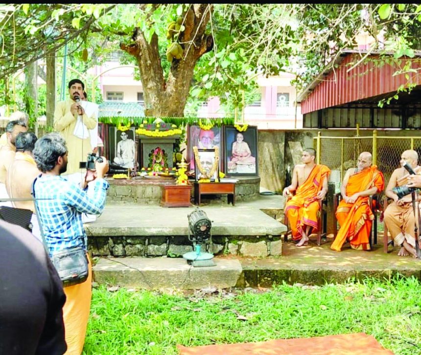 ಕಾರ್ತಿಕ್ ಸರಗೂರು ನಿರ್ದೇಶನದ  ಬನ್ನಂಜೆ ಗೋವಿಂದಾಚಾರ್ಯ ಪ್ರತಿಷ್ಠಾನ  ನಿರ್ಮಿಸುತ್ತಿರುವ ಇಂದು ಎನಗೆ ಗೋವಿಂದ  ಚಲನಚಿತ್ರದ ಮುಹೂರ್ತ ಸಮಾರಂಭ ಉಡುಪಿಯ ಅದಮಾರು ಮಠದಲ್ಲಿ ಸೋಮವಾರ ಮಧ್ಯಾಹ್ನ ನಡೆಯಿತು.  ಪರ್ಯಾಯ ಶೀರೂರು ಮಠಾಧೀಶರಾದ ಶ್ರೀ ವೇದವರ್ಧನ ತೀರ್ಥ ಸ್ವಾಮೀಜಿ ಪುತ್ತಿಗೆ ಮಠಾಧೀಶರಾದ ಶ್ರೀ ಸುಗುಣೇಂದ್ರ ತೀರ್ಥ ಸ್ವಾಮೀಜಿ ಹಾಗೂ ಅದಮಾರು ಕಿರಿಯ ಮಠಾಧೀಶರಾದ ಶ್ರೀ ಈಶಪ್ರಿಯ ತೀರ್ಥ ಸ್ವಾಮೀಜಿ  ಚಿತ್ರಕ್ಕೆ ಚಾಲನೆ ನೀಡಿದರು.