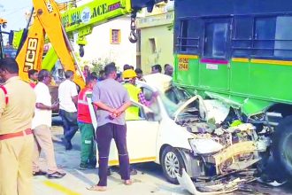 ಭೀಕರ ರಸ್ತೆ ಅಪಘಾತ ಒಂದೇ ಕುಟುಂಬದ ಮೂವರು ಬಲಿ