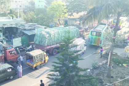 ರೈಲ್ವೆ ಗೇಟ್ ಕೆಟ್ಟು ನಿಂತ ಬೆಂಗಳೂರು-ಚನೈ ರೈಲ್ವೆ ಮಾರ್ಗ: ಪ್ರಯಾಣಿಕರು ತೀವ್ರ ಸಂಕಷ್ಟ