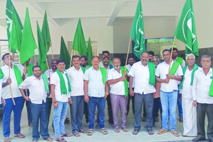 ವಿದ್ಯುತ್ ಸಮಸ್ಯೆ ವಿರುದ್ಧ ರೈತರ ಆಕ್ರೋಶ: ಕೆಇಬಿ ಕಚೇರಿಗೆ ಮುತ್ತಿಗೆ, ಅಹೋರಾತ್ರಿ ಧರಣಿ ಎಚ್ಚರಿಕೆ