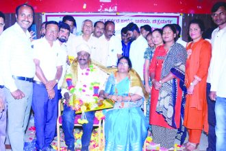 ಸಾಹಿತಿ ಸಂಶೋಧಕ ಡಾ.ಜೆ.ಕರಿಯಪ್ಪ ಮಾಳಿಗೆ ಅವರಿಗೆ ಪತ್ರಕರ್ತರಿಂದ ಗೌರವಾರ್ಪಣೆ