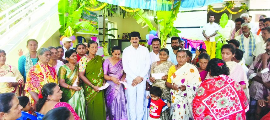 ರೈತರಿಗೆ ವರದಾನವಾಗಿರುವ ಹೈನೋದ್ಯಮವನ್ನು ಸಮರ್ಪಕವಾಗಿ ಬಳಸಿಕೊಳ್ಳಿ ಹಾಲು ಉತ್ಪಾದಕರ  ಮಹಿಳಾ ಸಹಕಾರ ಸಂಘದ ನೂತನ ಕಟ್ಟಡ ವಉದ್ಘಾಟನೆಯಲ್ಲಿ ಶಾಸಕ ಸಿ.ಪಿ.ಯೋಗೇಶ್ವರ್ ಕರೆ