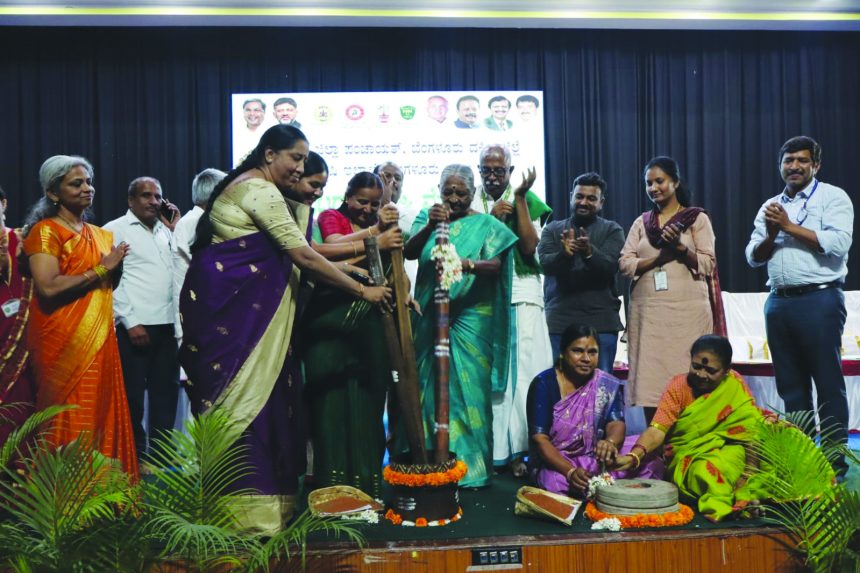 ರೈತರ ಅನುಕೂಲಕ್ಕಾಗಿ ಸರ್ಕಾರವು ಕೆರೆಗಳಿಗೆ ನೀರು ತುಂಬಿಸುವ ಕೆಲಸ ಮಾಡುತ್ತಿದೆ