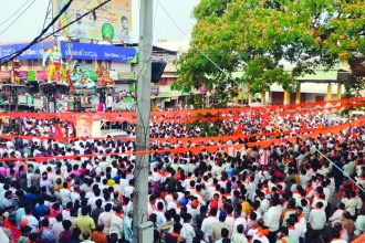 ದೊಡ್ಡಬಳ್ಳಾಪುರದಲ್ಲಿ ಭಾನುವಾರ ನಡೆದ ಶೋಭಾಯಾತ್ರೆ