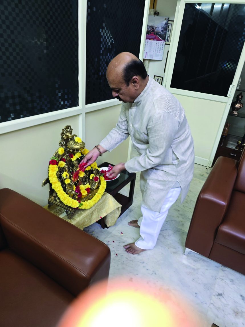 ರಾಮನವಮಿ ಪ್ರಯುಕ್ತ ಮಾಜಿ ಮುಖ್ಯಮಂತ್ರಿ ಹಾಗೂ ಹಾಲಿ ಸಂಸದ ಬಸವರಾಜ ಬೊಮ್ಮಾಯಿ ಅವರು ತಮ್ಮ ಮನೆಯಲ್ಲಿ ರಾಮನ ಪೂಜೆ ನೆರವೇರಿಸಿದರು.