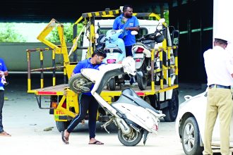 ಮತ್ತೆ ಟೋಯಿಂಗ್ ಜಾರಿಗೆ ವಾಹನ ಸಂಚಾರ ದಟ್ಟಣೆ, ನೋ ಪಾರ್ಕಿಂಗ್ ಸ್ಥಳಗಳಲ್ಲಿ ವಾಹನ ನಿಲ್ಲಿಸಿದರೆ ಕಠಿಣ ಕ್ರಮ