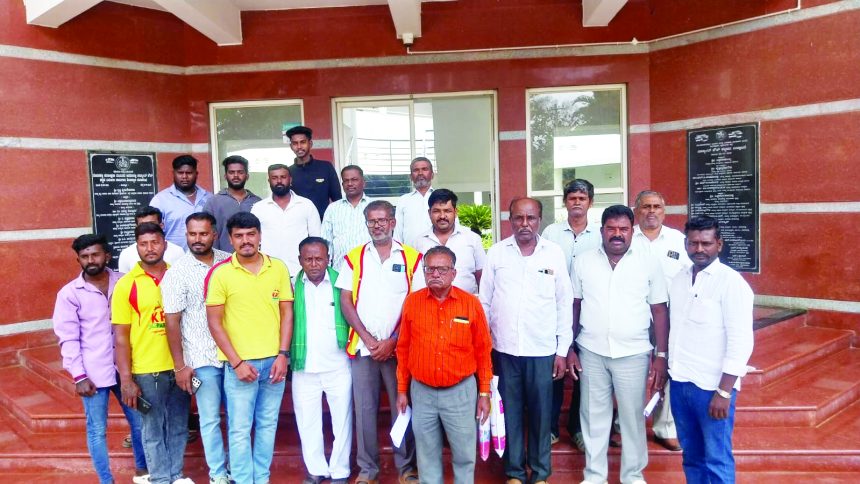 ಅಕ್ಲೇನಹಳ್ಳಿ – ಮಲ್ಲೇನಹಳ್ಳಿ ಜೋಡಿ ಗ್ರಾಮದಲ್ಲಿ ಸರ್ಕಾರಿ ಭೂಮಿಯ ಒತ್ತುವರಿ ಹಾಗೂ ಭೂ ಹಗರಣ ಎಂಎಲ್ಸಿ ಎಂ.ಆರ್.ಸೀತಾರಾಮ್ ಅವರ ಕುಟುಂಬದವರ ಮೇಲೆ ಭೂ ಕಬಳಿಕೆ ಆರೋಪ