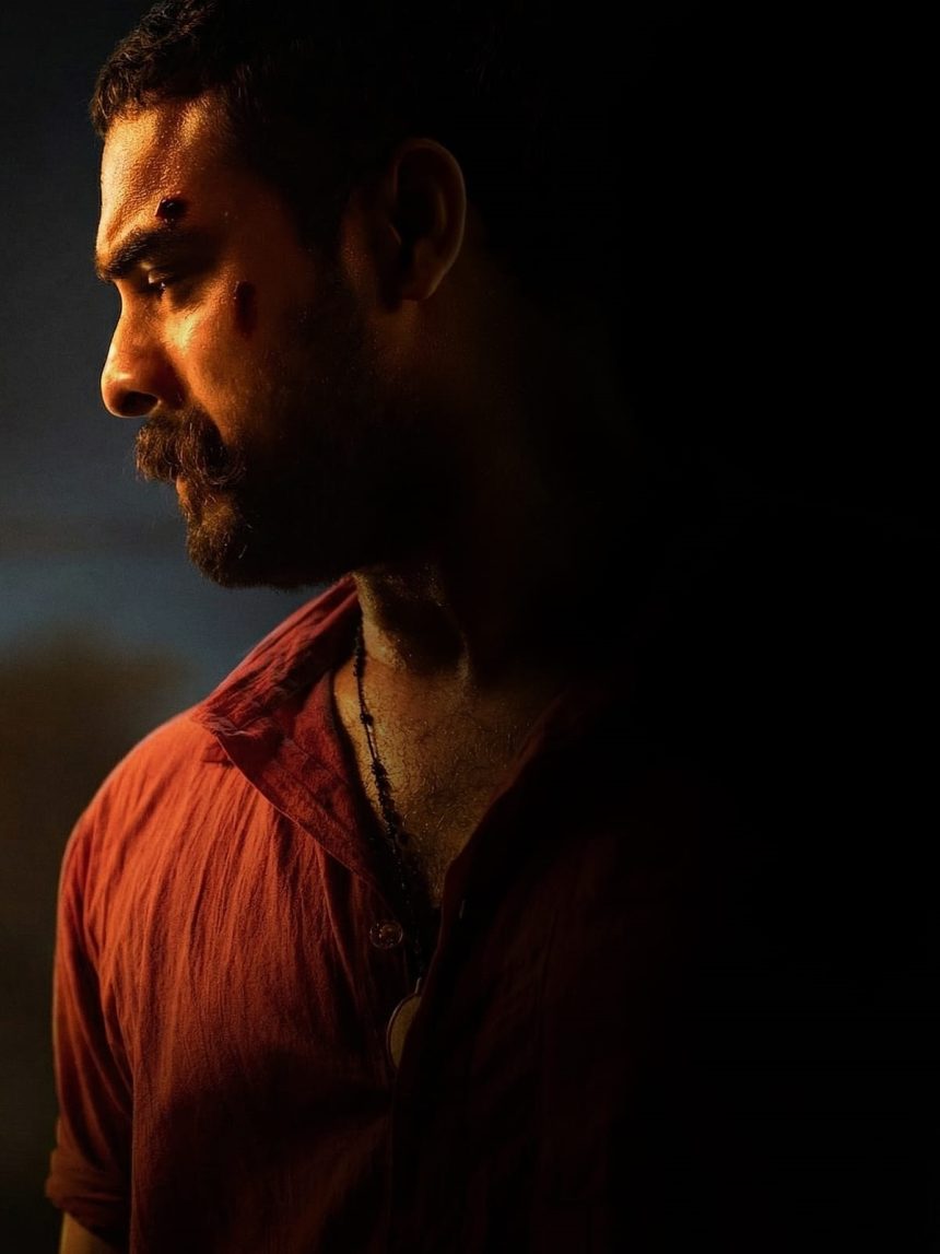 ಆಕ್ಷನ್ ಪ್ಯಾಕ್ಡ್ ಪಳ್ಳಿಚಟ್ಟಂಬಿ ಟೀಸರ್ ರಿಲೀಸ್…ಏ. 9ಕ್ಕೆ ಟೋವಿನೋ ಥಾಮಸ್ ತೆರೆಗೆ ಎಂಟ್ರಿ