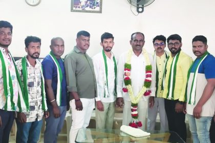 ಕೆರೆ ಮಣ್ಣಿನಿಂದ ಬಂದ ಹಣದಲ್ಲಿ ದಿನಸಿ ಕಿಟ್ ವಿತರಣೆ: ಎ.ಮಂಜುನಾಥ್