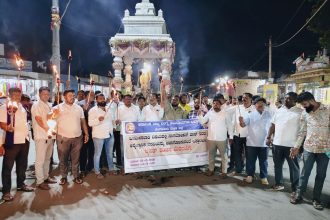 ನಾಗಮೋಹನ್ ದಾಸ್ ವರದಿ ತಿರಸ್ಕಾರಕ್ಕೆ ಆಗ್ರಹ ಒಳ ಮೀಸಲಾತಿಯಲ್ಲಿ ಅನ್ಯಾಯ ಆರೋಪ: ಬಲಗೈ ಸಮುದಾಯಗಳ ಒಕ್ಕೂಟದಿಂದ ಪಂಜಿನ ಮೆರವಣಿಗೆ