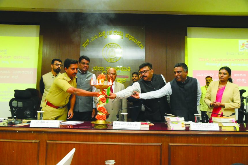 ಸಮಯೋಚಿತವಾಗಿ ದೂರು ಅರ್ಜಿಗಳನ್ನು ವಿಲೆ ಮಾಡಿ: ಫಣೀಂದ್ರ