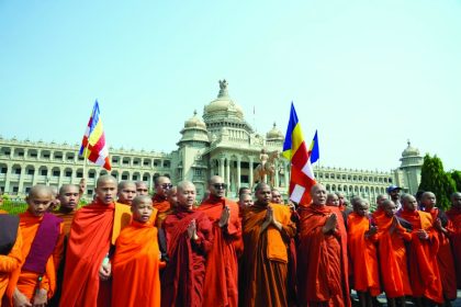 ಇಂದು ವೈಶಾಖ ಬುದ್ಧ ಪೂರ್ಣಿಮೆ ಅಂಗವಾಗಿ ವಿಧಾನಸೌಧದ ಮುಂಭಾಗ ಮಹಾ ಬೌದ್ಧಿ ಸಂಸ್ಥೆ ವತಿಯಿಂದ  ಶಾಂತಿ ನಡಿಗೆ ಹಮ್ಮಿಕೊಳ್ಳಲಾಗಿತ್ತು.