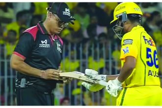 ಆಟ ಆರಂಭಿಸುವ ಮುನ್ನವೇ ಆಯುಷ್ ಮಾತ್ರೆ ಬ್ಯಾಟ್ 2 ಬಾರಿ ಪರಿಶೀಲಿಸಿದ ಅಂಪೈರ್