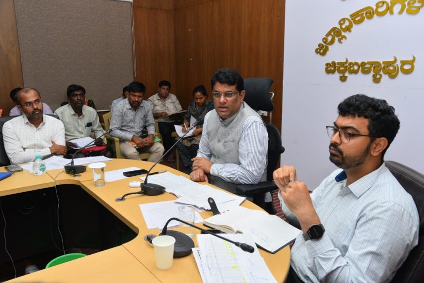 ಸ್ವತ್ತಿನೊಂದಿಗೆ ಹಕ್ಕುಪತ್ರ ನೀಡಿ: ಜಿಲ್ಲಾಧಿಕಾರಿ ಜಿ.ಪ್ರಭು ಸೂಚನೆ