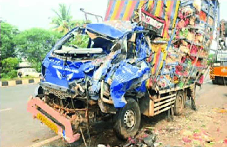 ನಿಂತಿದ್ದ ಟ್ರಕ್‌ಗೆ ಗೂಡ್ಸ್ ವಾಹನ ಡಿಕ್ಕಿ ಇಬ್ಬರು ಸ್ಥಳದಲ್ಲೇ ಸಾವು