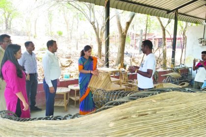 ಮಲೆ ಮಹದೇಶ್ವರಬೆಟ್ಟ ವ್ಯಾಪ್ತಿಯ ಗ್ರಾಮಗಳಿಗೆ ಜಿಲ್ಲಾಧಿಕಾರಿ ಶ್ರೀರೂಪ ಭೇಟಿ: ಅಹವಾಲು ಆಲಿಕೆ, ಮೂಲ ಸೌಲಭ್ಯಗಳ ಪರಿಶೀಲನೆ