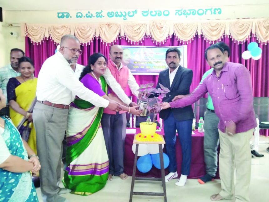 ಸಂವಿಧಾನವು ಸಮಾಜದ ಕಟ್ಟಕಡೆಯ ವ್ಯಕ್ತಿಯನ್ನು ಸದೃಢಗೊಳಿಸಲಿದೆ: ಸಾಹಿತಿ ಡಾ.ಕೃಷ್ಣಕುಮಾರ್