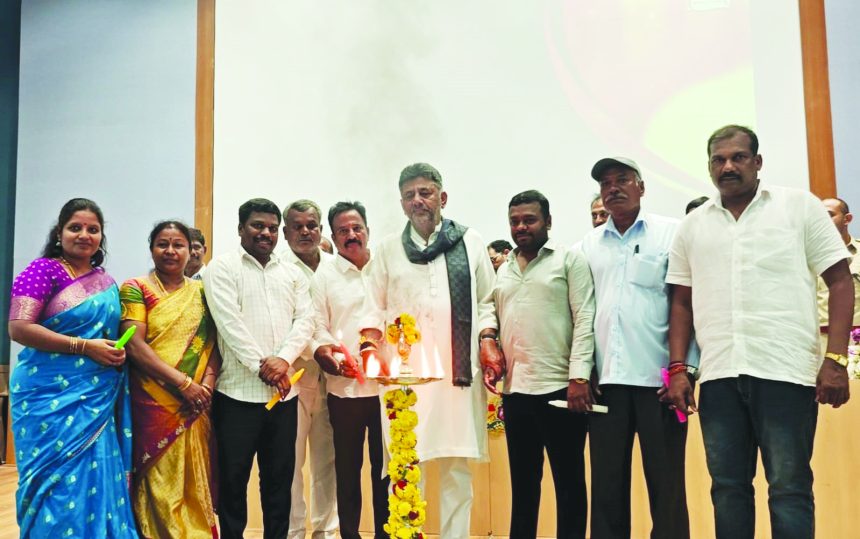 ಬೇಸಿಗೆಯಲ್ಲಿ ಅಧಿಕಾರಿಗಳು ಎಚ್ಚರಿಕೆಯಿಂದ ಕೆಲಸ ನಿರ್ವಹಿಸಲು ಡಿಸಿಎಂ ಸೂಚನೆ