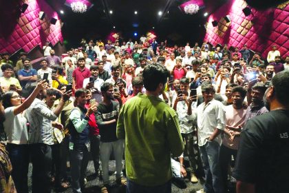 ಬೆಂಗಳೂರಿನಲ್ಲಿ `ಡಕಾಯಿತ್’ ಸಿನಿಮಾತಂಡ  ಬೆಂಗಳೂರು ಅಭಿಮಾನಿಗಳ ಪ್ರೀತಿಗೆ `ಡಕಾಯಿತ್’ ಸಿನಿಮಾ ತಂಡ ಫಿದಾ