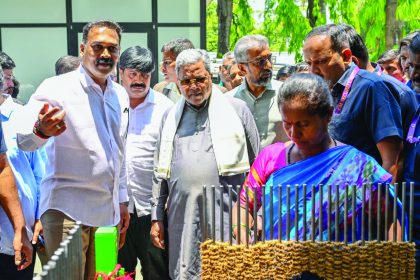 ದೆಹಲಿಗೆ ಕರ್ನಾಟಕದ ನಾರಿನ ಉತ್ಪನ್ನಗಳು ಸರಬರಾಜು: ಸಿದ್ದರಾಮಯ್ಯ ಚಾಲನೆ