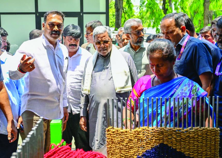 ದೆಹಲಿಗೆ ಕರ್ನಾಟಕದ ನಾರಿನ ಉತ್ಪನ್ನಗಳು ಸರಬರಾಜು: ಸಿದ್ದರಾಮಯ್ಯ ಚಾಲನೆ