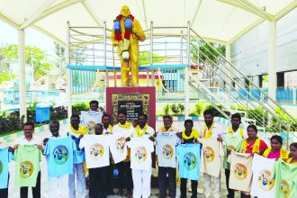 ಸುಹೇಲ್ ದೇವ್ ಭಾರತೀಯ ಸಮಾಜ ಪಕ್ಷದಿಂದ ಟೀ ಶರ್ಟ್ಗಳ ವಿತರಣೆ