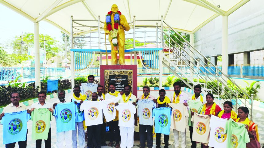 ಸುಹೇಲ್ ದೇವ್ ಭಾರತೀಯ ಸಮಾಜ ಪಕ್ಷದಿಂದ ಟೀ ಶರ್ಟ್ಗಳ ವಿತರಣೆ