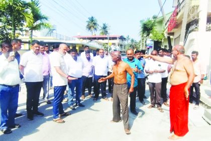 ಬೇಲೂರು ನಗರದ ವೈಕುಂಠ ಬೀದಿಯಲ್ಲಿ ರಸ್ತೆ ಅಭಿವೃದ್ಧಿ ಕಾಮಗಾರಿ ಪರಿಶೀಲಿಸಿದ ಶಾಸಕ ಹೆಚ್.ಕೆ.ಸುರೇಶ್