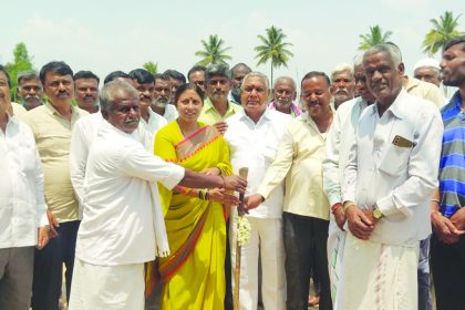 ಮಾರಸಂದ್ರ, ಕೆರೆಮಿಂಡಹಳ್ಳಿ ಗ್ರಾಮಗಳಲ್ಲಿ ಸಿಸಿ ರಸ್ತೆ ಕಾಮಗಾರಿಗೆ ಚಾಲ ದೀರ್ಘಕಾಲದ ಬೇಡಿಕೆಯನ್ನು ಈಡೇರಿಸಿದ ಶಾಸಕಿ ಎಂ.ರೂಪಕಲಾ