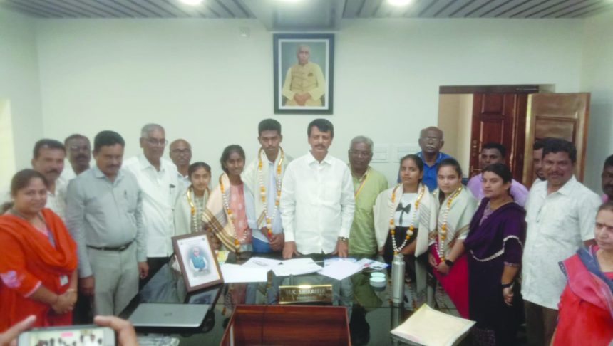 ದ್ವಿತೀಯ ಪಿಯುಸಿ ಪರೀಕ್ಷೆಯಲ್ಲಿ ಅತ್ಯುತ್ತಮ ಅಂಕ ಗಳಿಸಿದ ವಿದ್ಯಾರ್ಥಿಗಳಿಗೆ ಸನ್ಮಾನ