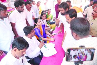 ಜನರ ಸಮಸ್ಯೆಗಳಿಗೆ ಸ್ಪಂದಿಸದ ಪಿಡಿಒ: ಎತ್ತಂಗಡಿ ಮಾಡಲು ಶಾಸಕ ಎಚ್ಚರಿಕೆ