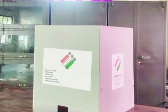 ಮತದಾನಕ್ಕೆ ಸಿದ್ಧತೆ ಉಪಚುನಾವಣೆ ಮತದಾರರ ಮನಗೆಲ್ಲಲು ಅಭ್ಯರ್ಥಿಗಳ ಅಂತಿಮ ಕಸರತ್ತು ನಾಳೆ ಮತದಾನ ಬಿಗಿ ಭದ್ರತೆ