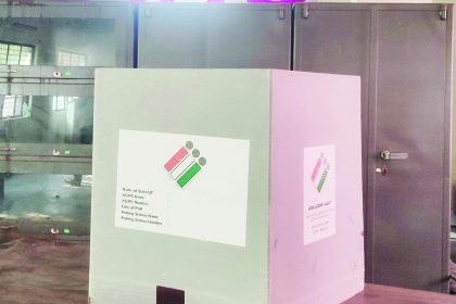 ಮತದಾನಕ್ಕೆ ಸಿದ್ಧತೆ ಉಪಚುನಾವಣೆ ಮತದಾರರ ಮನಗೆಲ್ಲಲು ಅಭ್ಯರ್ಥಿಗಳ ಅಂತಿಮ ಕಸರತ್ತು ನಾಳೆ ಮತದಾನ ಬಿಗಿ ಭದ್ರತೆ