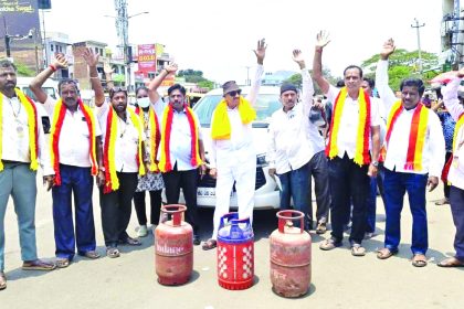 ಯುದ್ಧ ಬೇಡ, ಗ್ಯಾಸ್ ಬೇಕು’: ಈಡುಗಾಯಿ ಚಳುವಳಿ