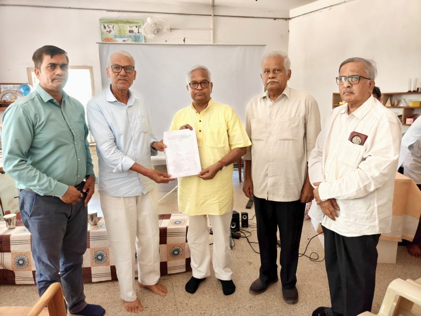 ಶತಮಾನ ಕಂಡ ಸರ್ಕಾರಿ ಶಾಲೆಗಳು ಪಾರಂಪರಿಕ ಶಾಲೆಗಳಾಗಿ ಪರಿವರ್ತನೆ ಕನ್ನಡ ಅಭಿವೃದ್ಧಿ ಪ್ರಾಧಿಕಾರದ ಅಧ್ಯಕ್ಷರಾದ ಡಾ.ಪುರುಷೋತ್ತಮ ಬಿಳಿಮಲೆ.