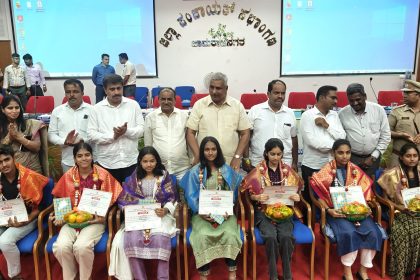 ನಗರ, ಗ್ರಾಮೀಣ ಪ್ರದೇಶಗಳಲ್ಲಿ ಕುಡಿಯುವ ನೀರಿನ ಸಮಸ್ಯೆಗಳನ್ನು ಆದ್ಯತೆ ಮೇರೆಗೆ ಪರಿಹರಿಸಲು ರೇಷ್ಮೆ ಸಚಿವ ಕೆ.ವೆಂಕಟೇಶ್ ಸೂಚನೆ