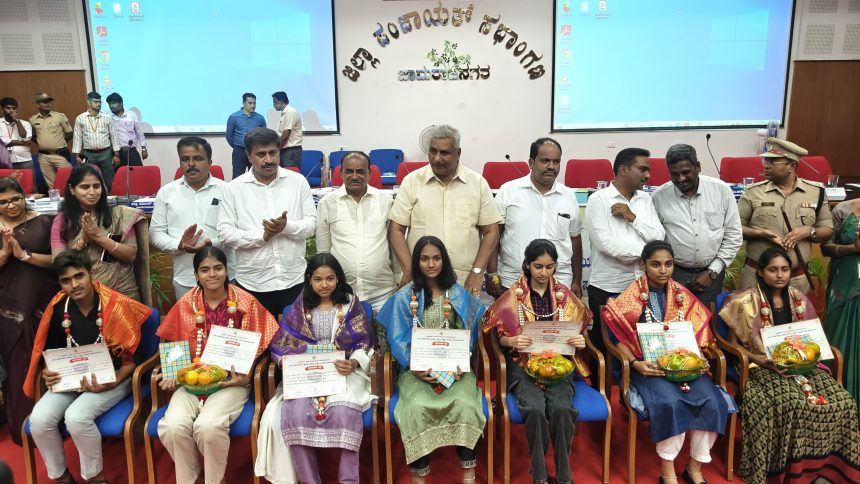 ನಗರ, ಗ್ರಾಮೀಣ ಪ್ರದೇಶಗಳಲ್ಲಿ ಕುಡಿಯುವ ನೀರಿನ ಸಮಸ್ಯೆಗಳನ್ನು ಆದ್ಯತೆ ಮೇರೆಗೆ ಪರಿಹರಿಸಲು ರೇಷ್ಮೆ ಸಚಿವ ಕೆ.ವೆಂಕಟೇಶ್ ಸೂಚನೆ